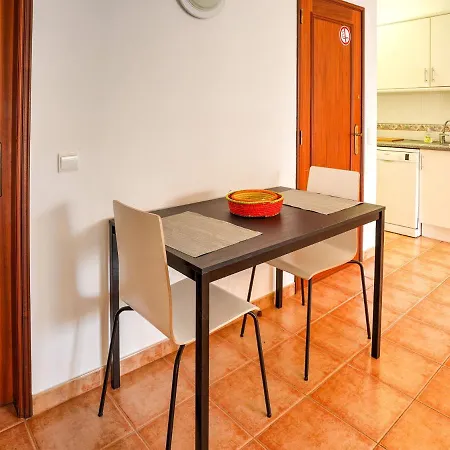 Apartamento Beautiful With A Bedroom In Meia Praia And A Communal Swimming Pool *