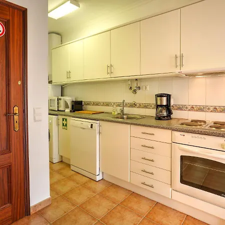 Beautiful With A Bedroom In Meia Praia And A Communal Swimming Pool Apartamento Lagos