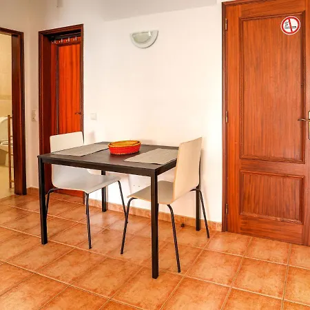 Beautiful With A Bedroom In Meia Praia And A Communal Swimming Pool *