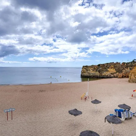 Beautiful With A Bedroom In Meia Praia And A Communal Swimming Pool *