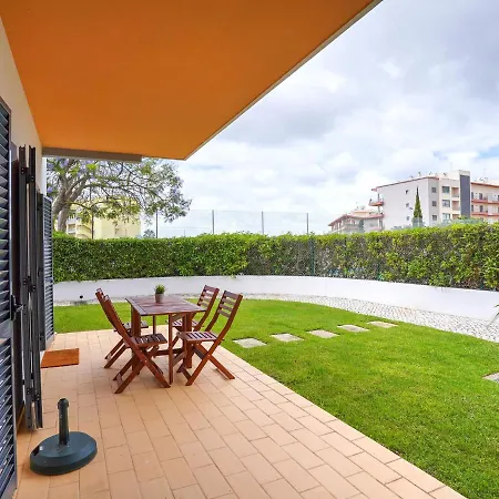 Beautiful With A Bedroom In Meia Praia And A Communal Swimming Pool